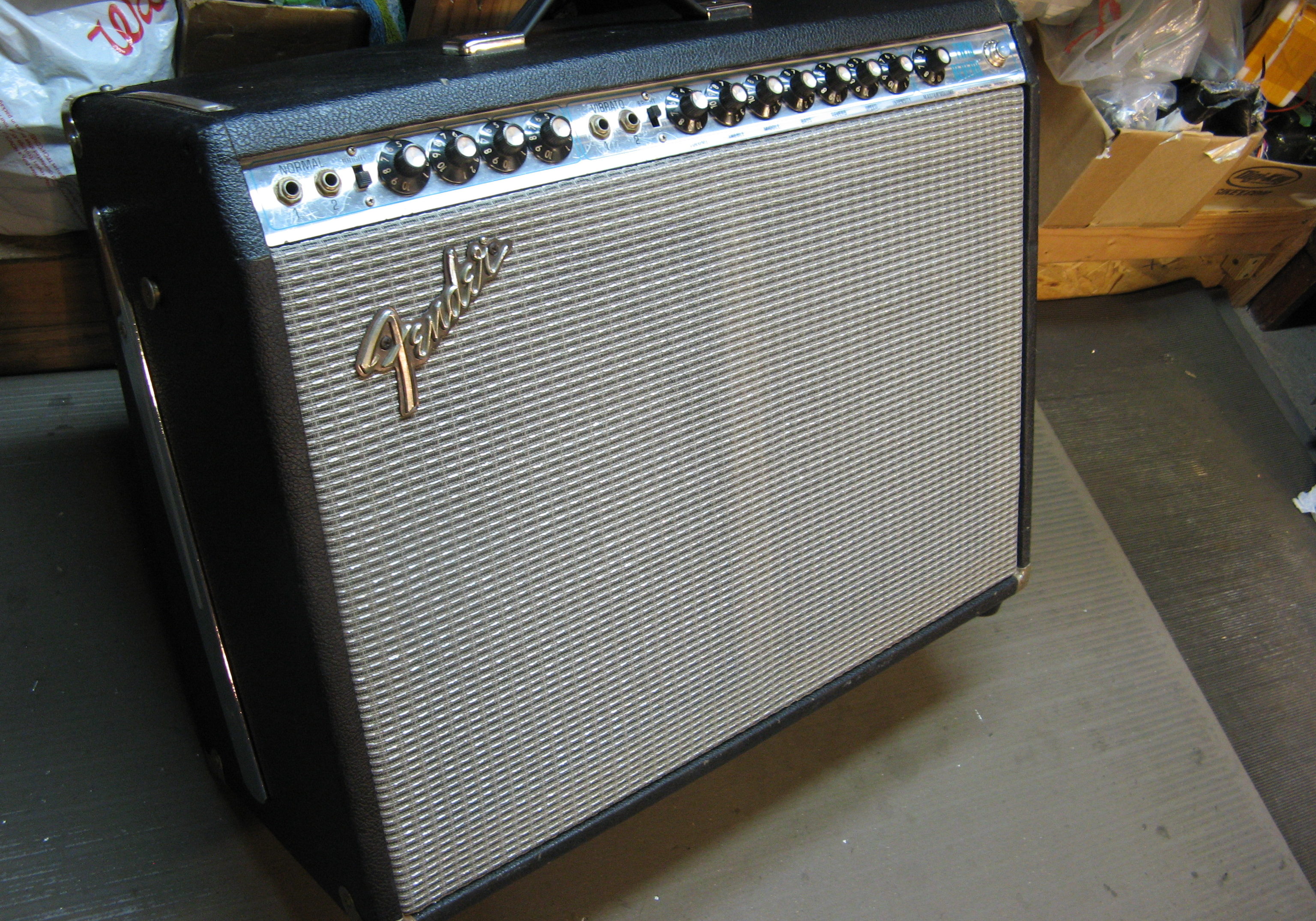 image of Guitar Amplifier Repair of 70s Fender Twin Reverb with new grill cloth